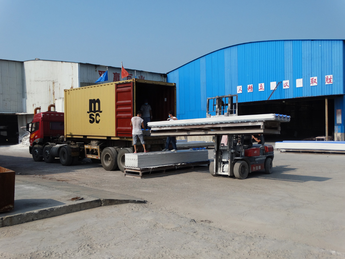 菱鎂瓦裝車(chē)